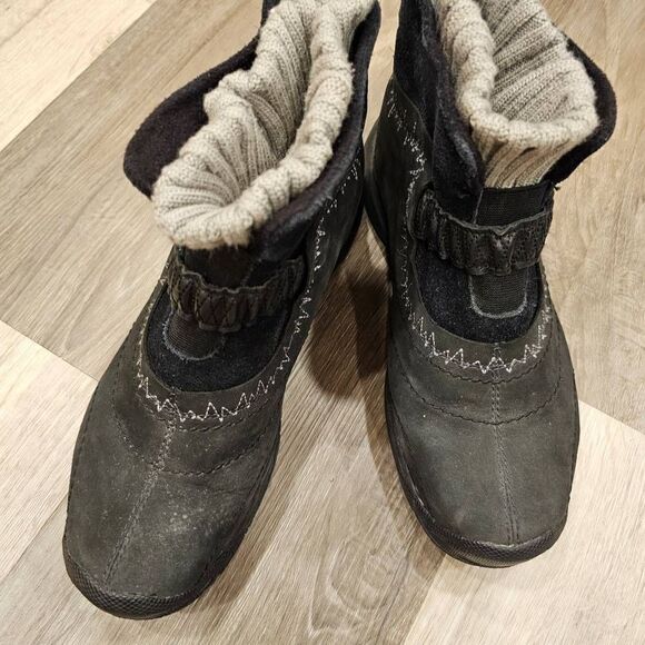 Columbia Women's 8 Winter Waterproof Bootie - Picture 2 of 8